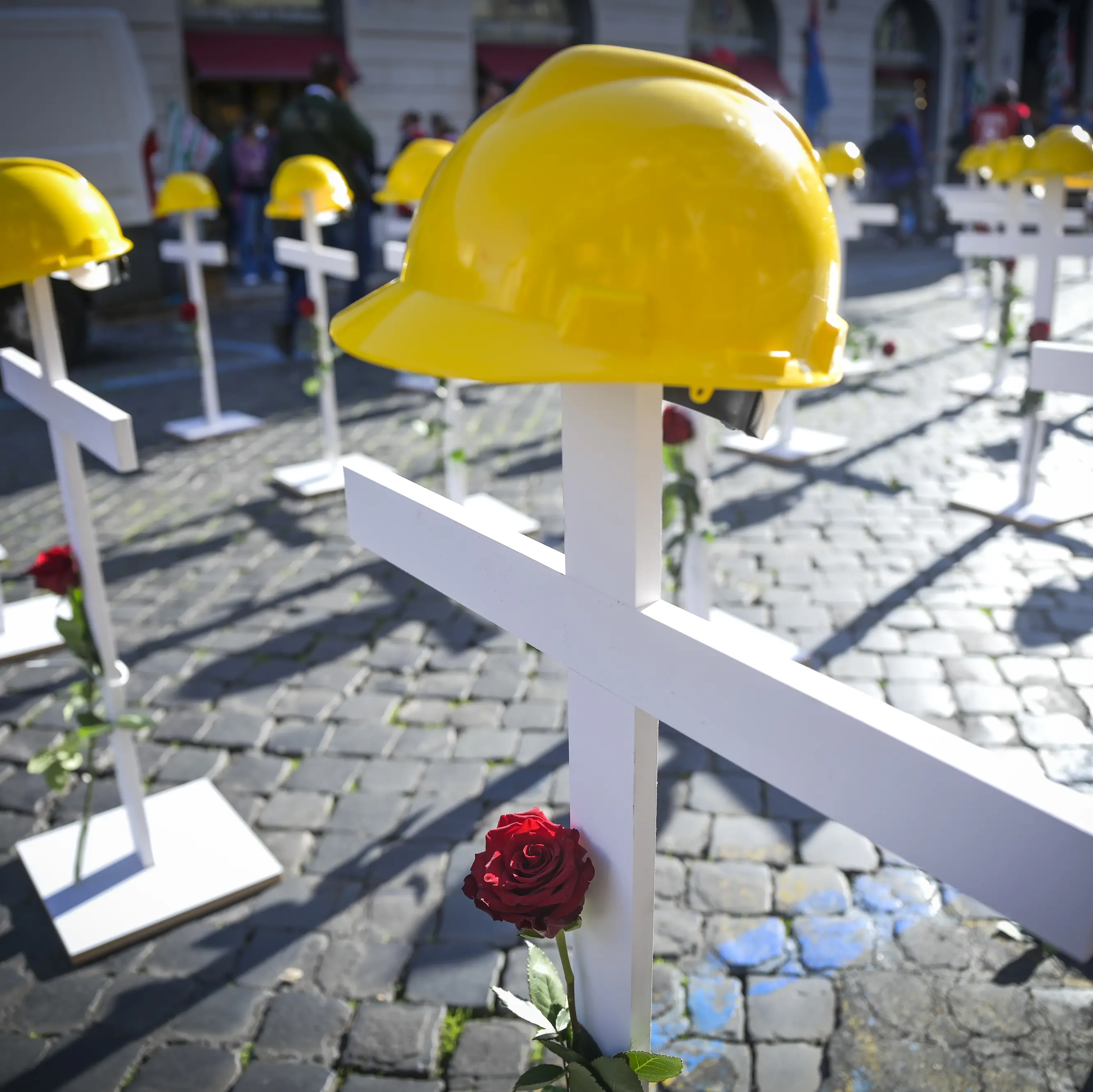 Padova, lavoratore 65enne muore cadendo in un container
