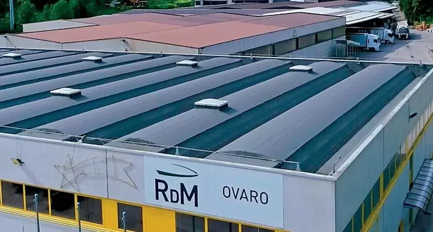 Udine, morto un operaio schiacciato da una balla di carta