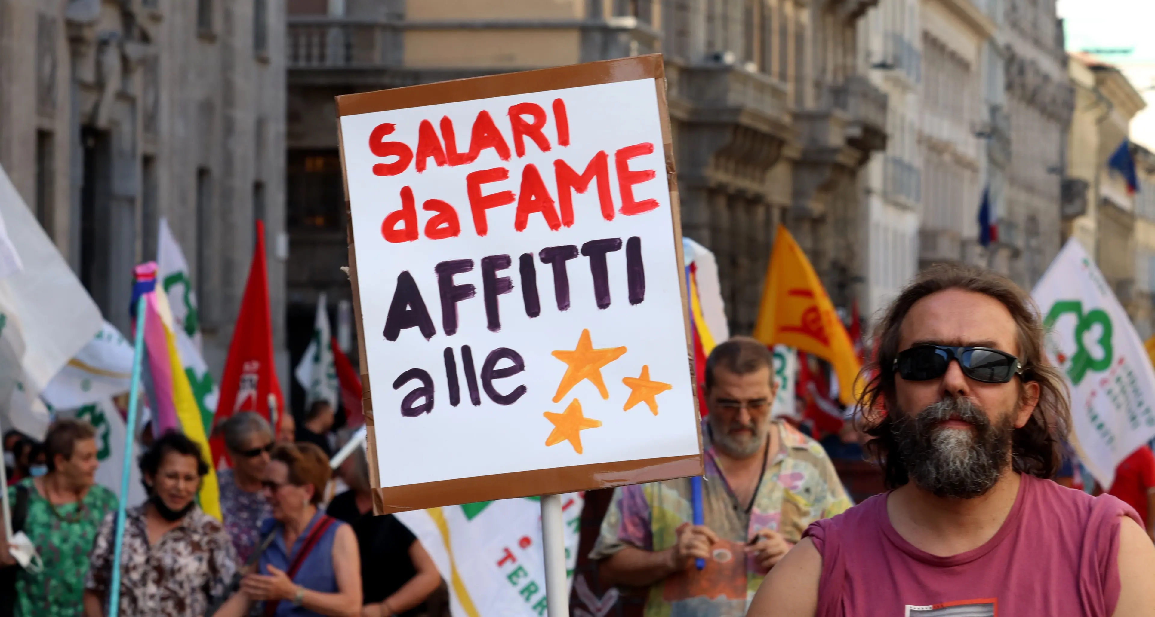 Dl sfratti, attacco alle famiglie in difficoltà