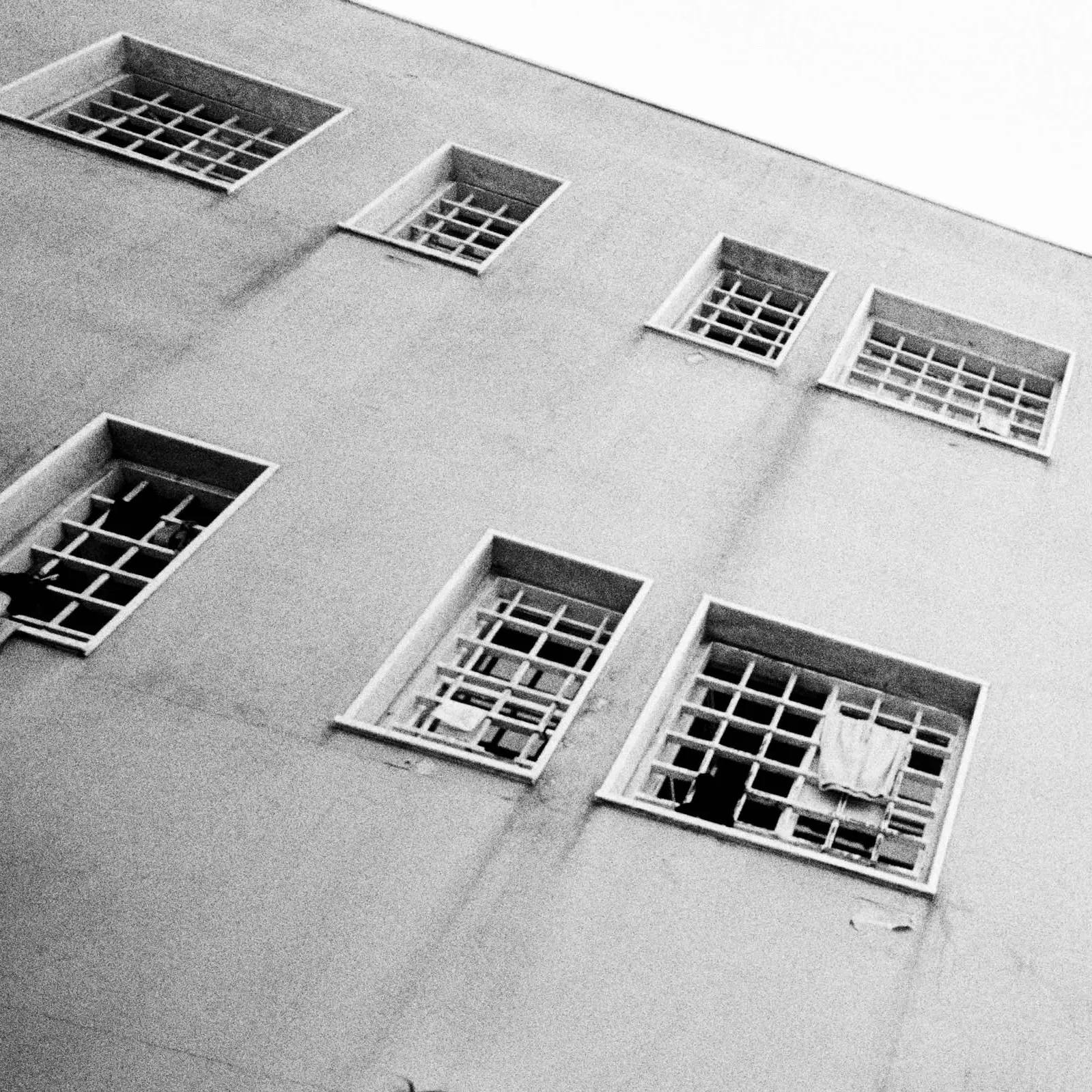 Caldo e sovraffollamento: il dramma delle carceri