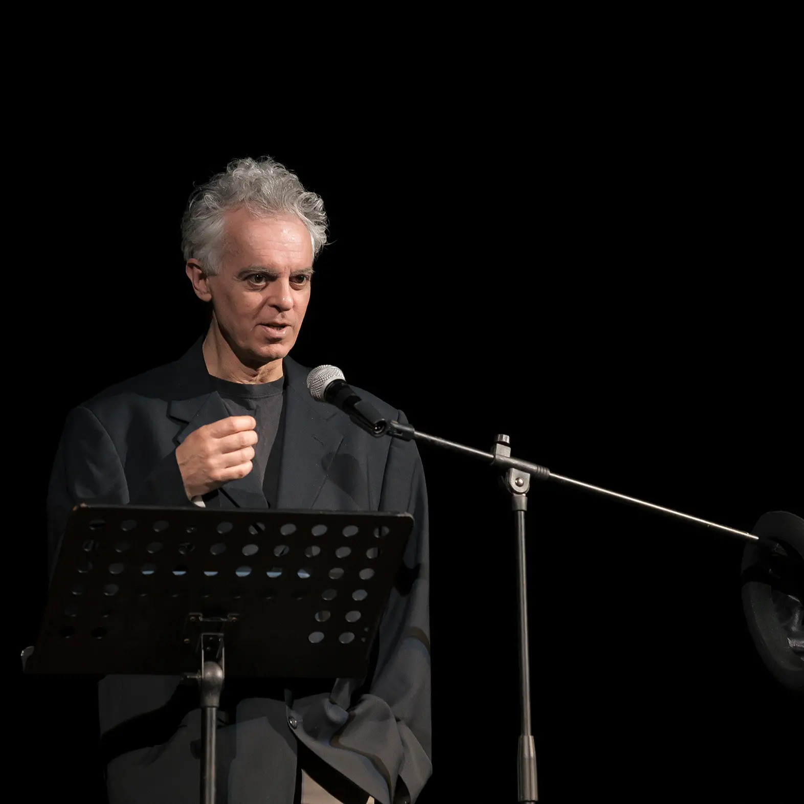 Andrea Cosentino: “Il mio spettacolo a due voci con ChatGpt”