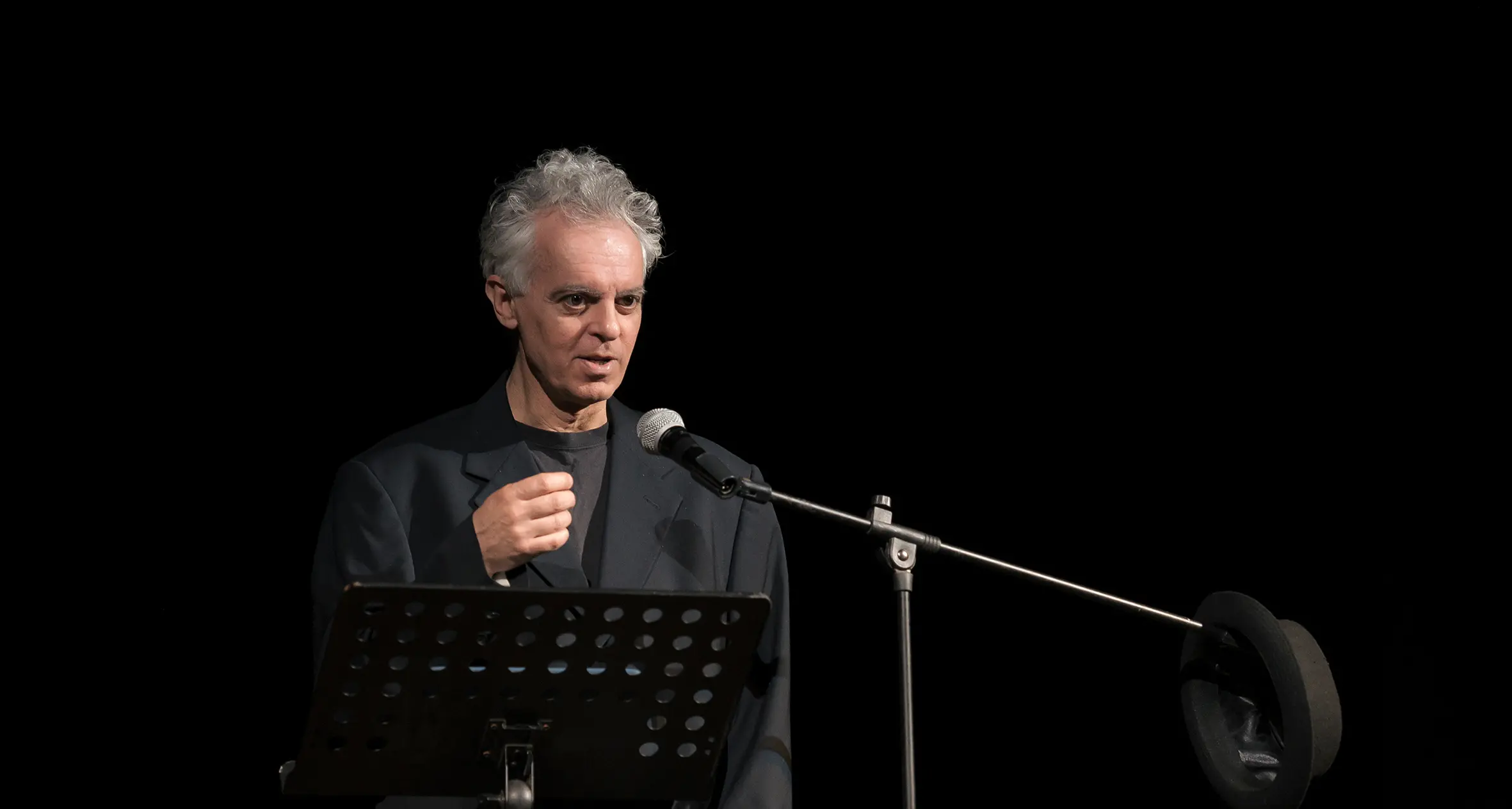 Andrea Cosentino: “Il mio spettacolo a due voci con ChatGpt”