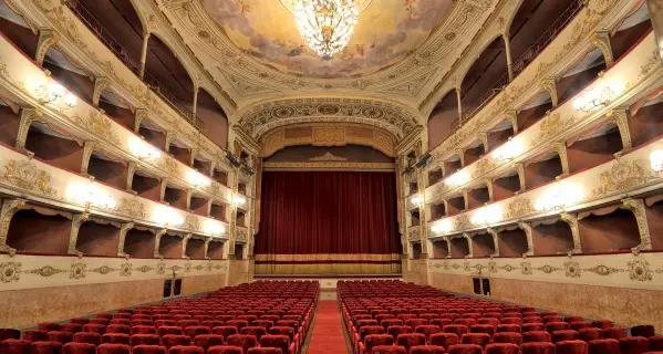 Teatro della Toscana, Massini nel mirino del governo