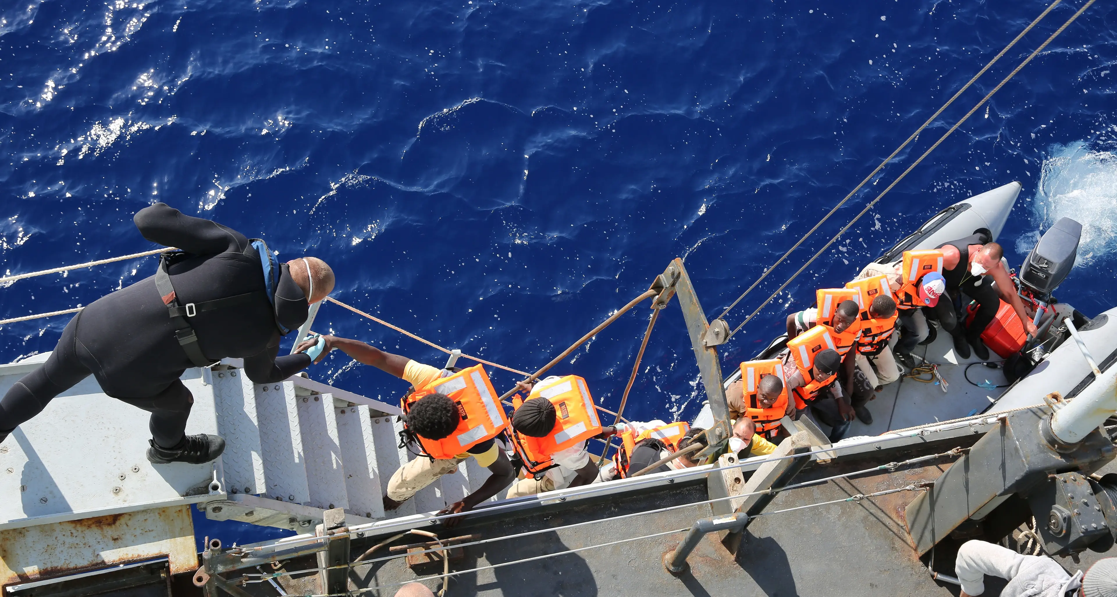 Lampedusa, due bimbi morti di fame e di sete: un dramma senza fine