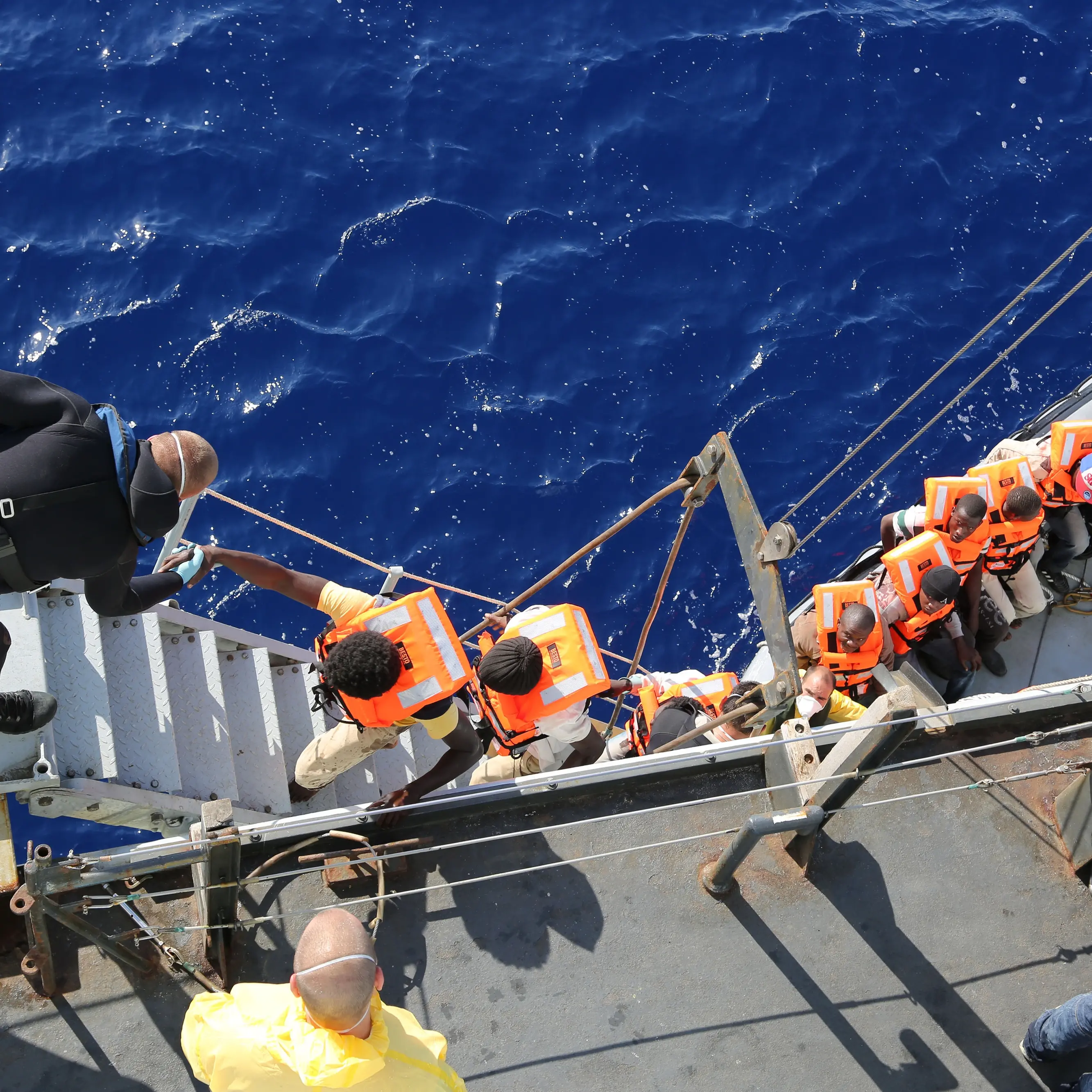 Lampedusa, due bimbi morti di fame e di sete su un gommone