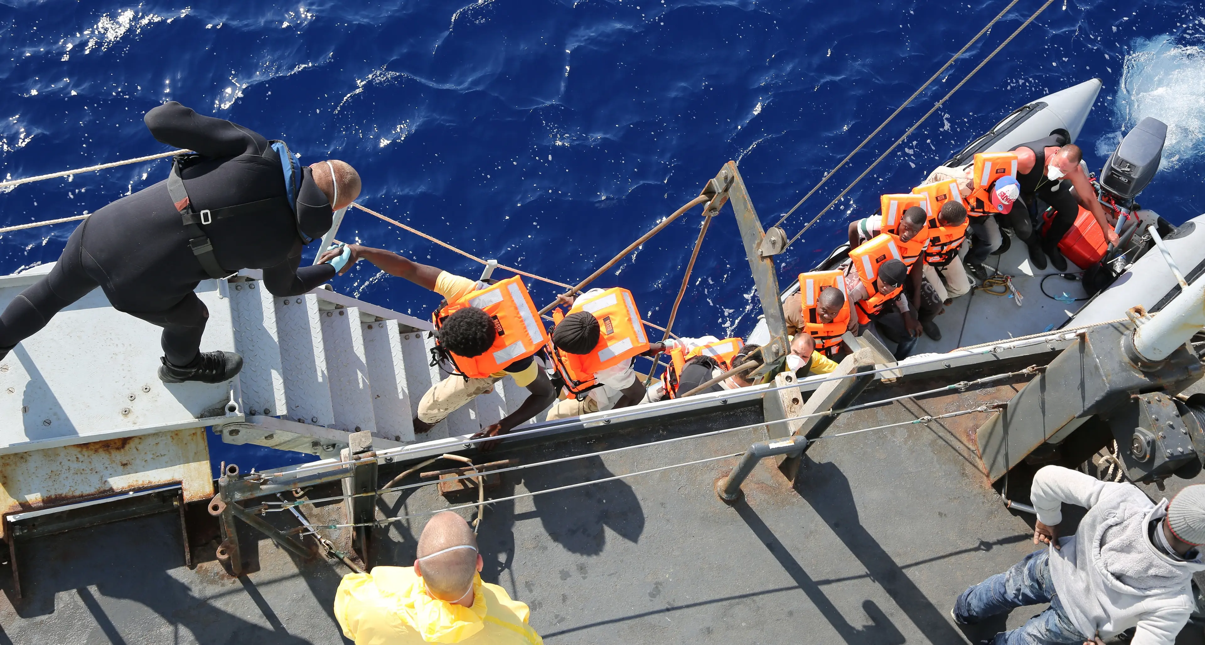Lampedusa, due bimbi morti di fame e di sete su un gommone