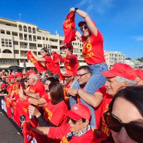 Giro d’Italia, a Lecce si “rompe il silenzio” così