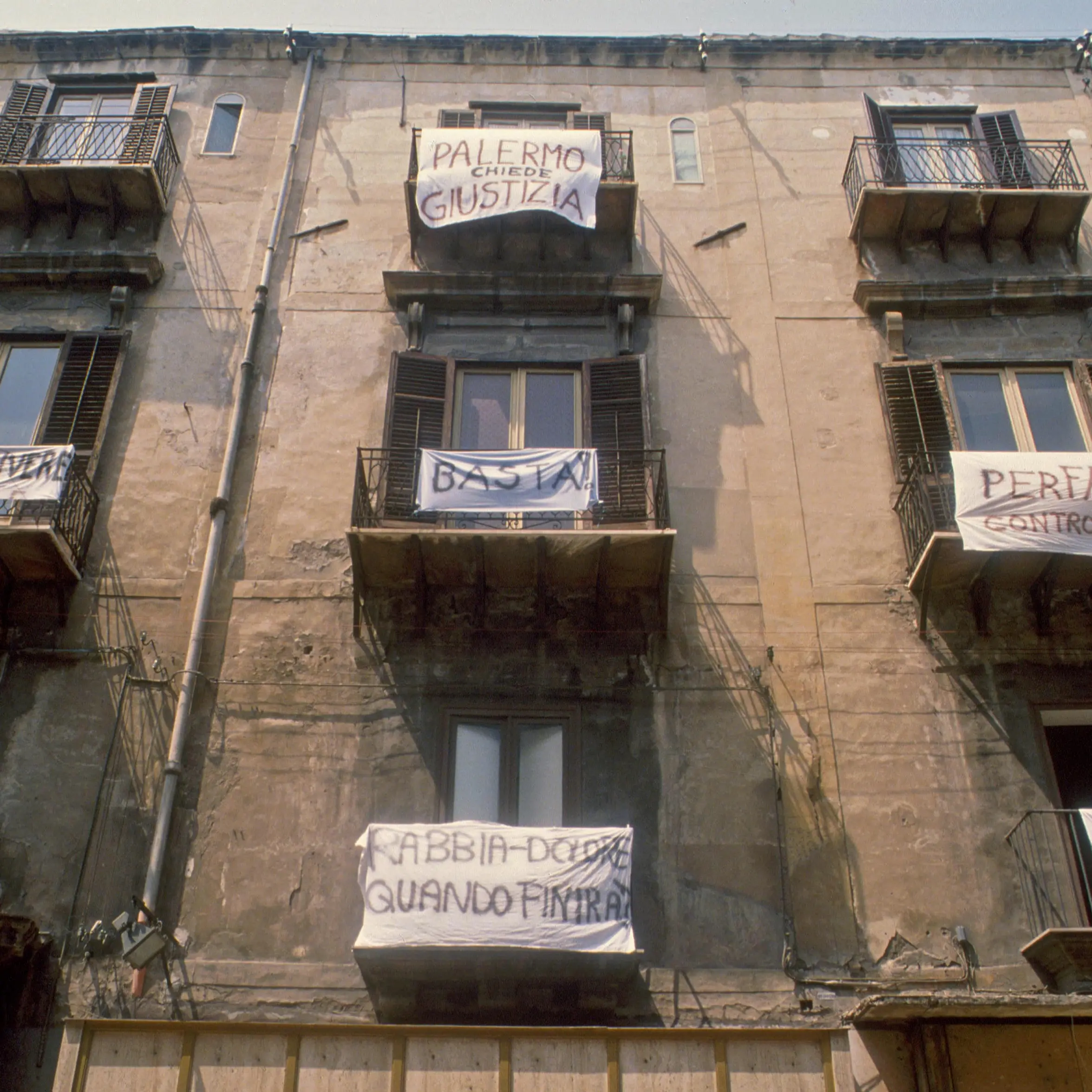 Lenzuola bianche e ribellione civile
