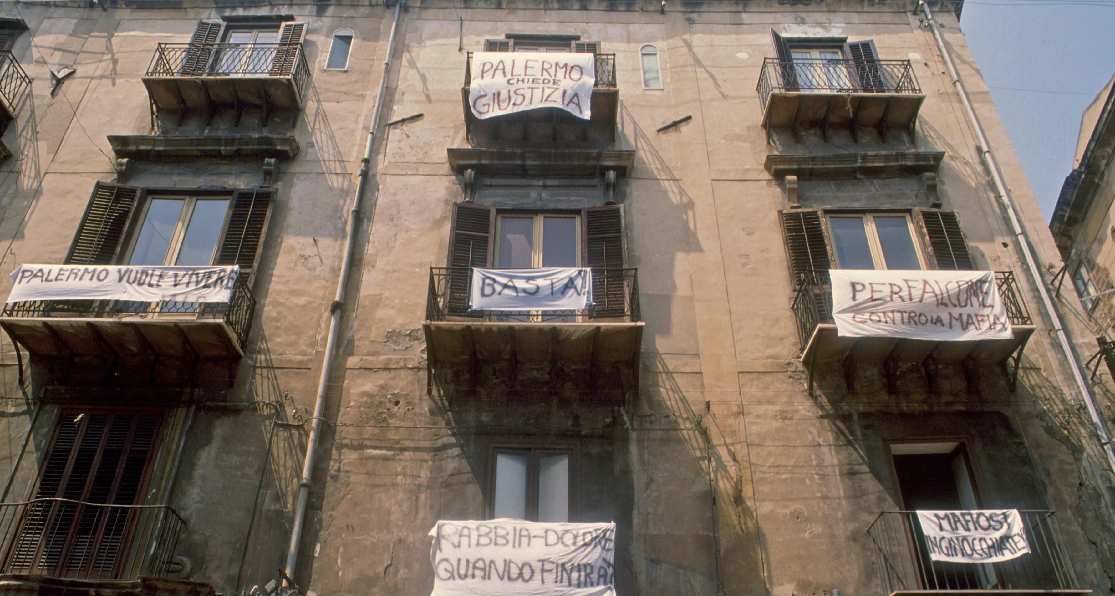 Lenzuola bianche e ribellione civile