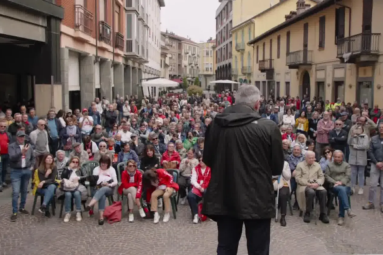 Landini nelle strade e nelle piazze per il referendum