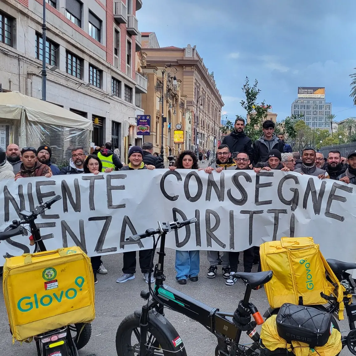 Nuova app di Glovo, protesta dei rider