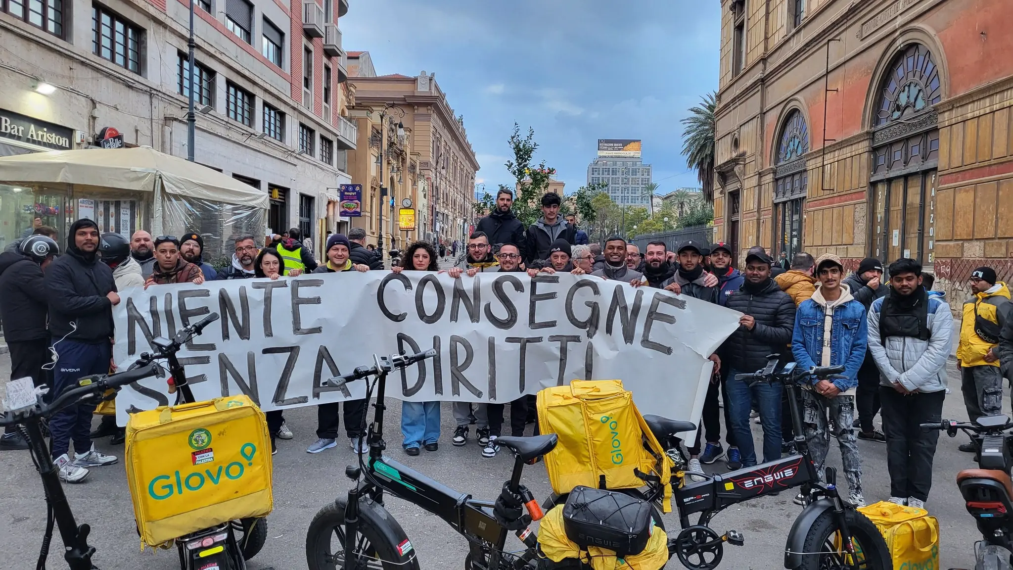 Nuova app di Glovo, protesta dei rider