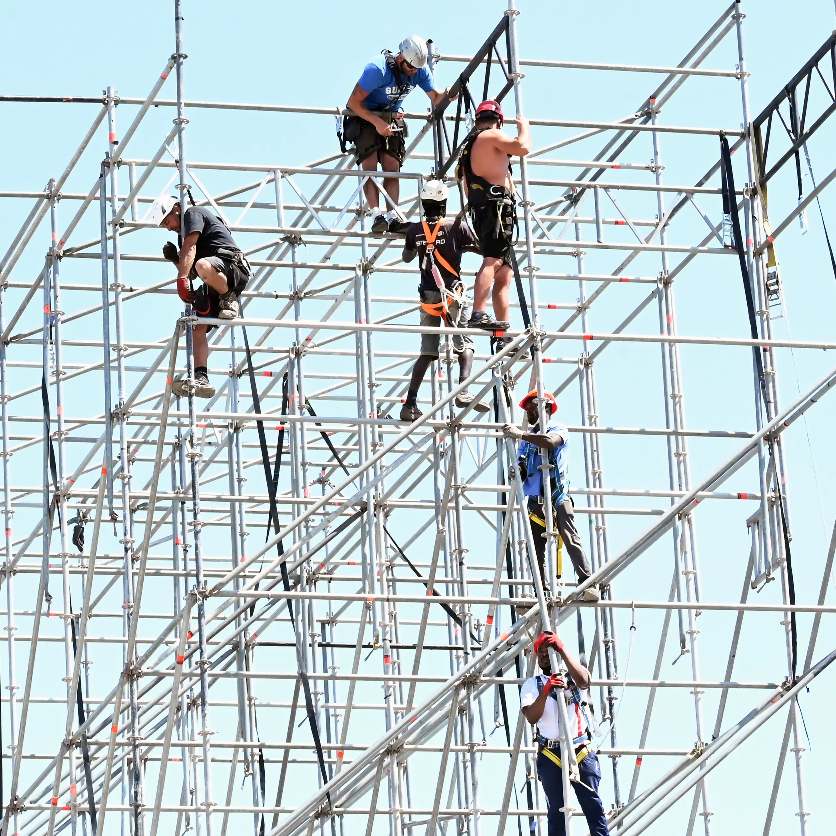 Lavori ma ti pagano una miseria: l’Italia vista dall’Istat