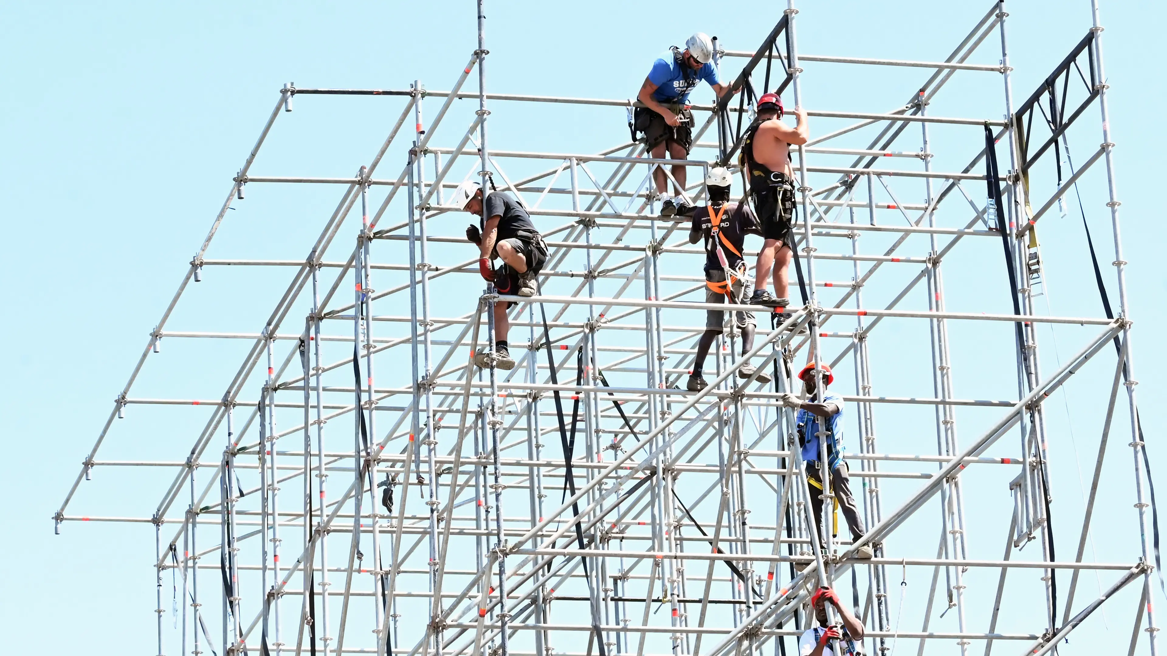 Lavori ma ti pagano una miseria: l’Italia vista dall’Istat