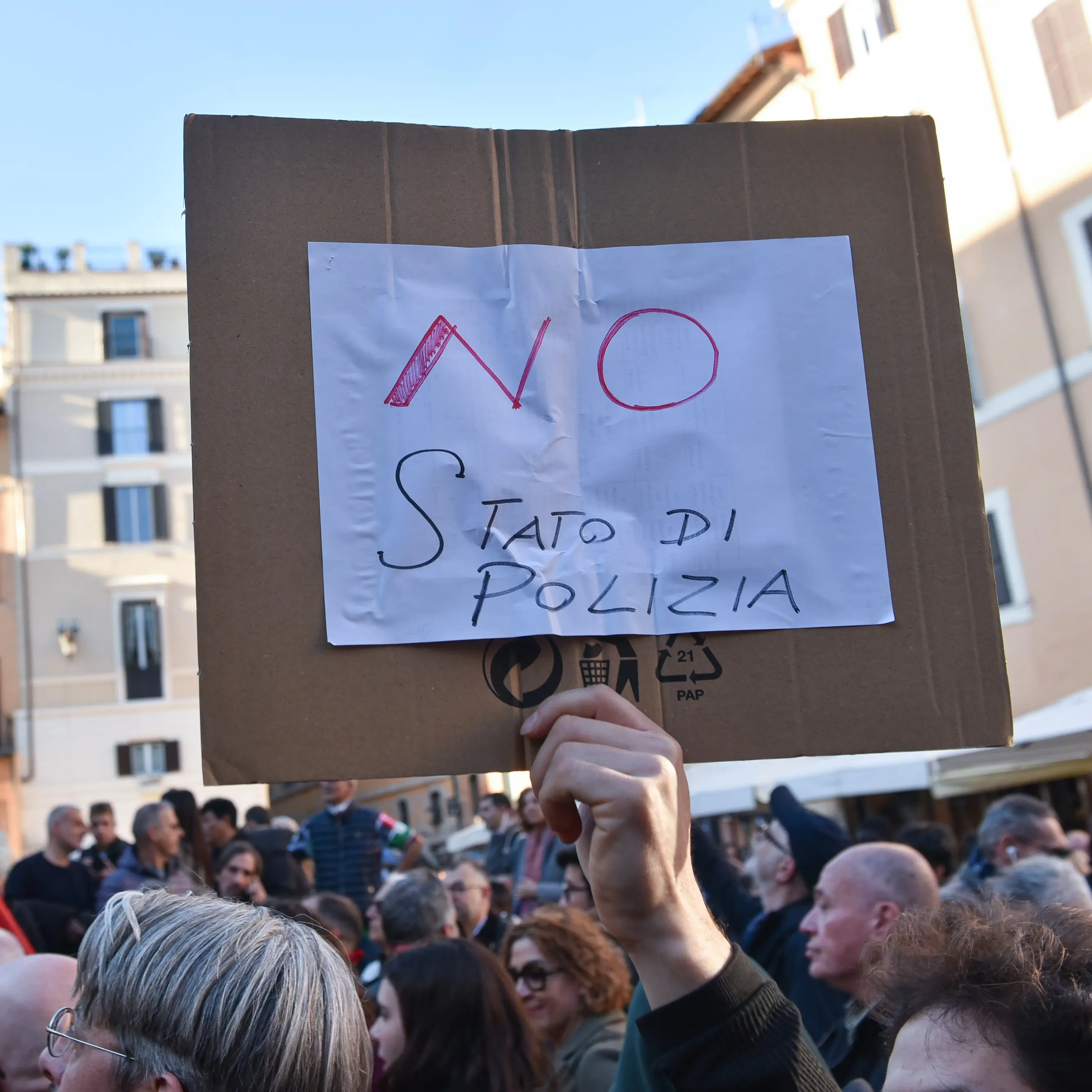 Meno sicurezza più repressione: il decreto trasforma il disagio sociale in reato