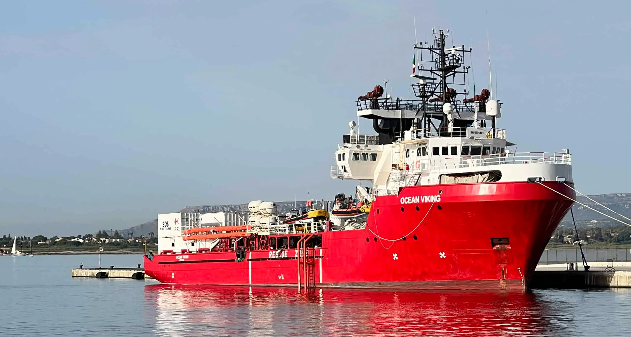 Sos Mediterranee: “13 migranti a bordo, fateli sbarcare”