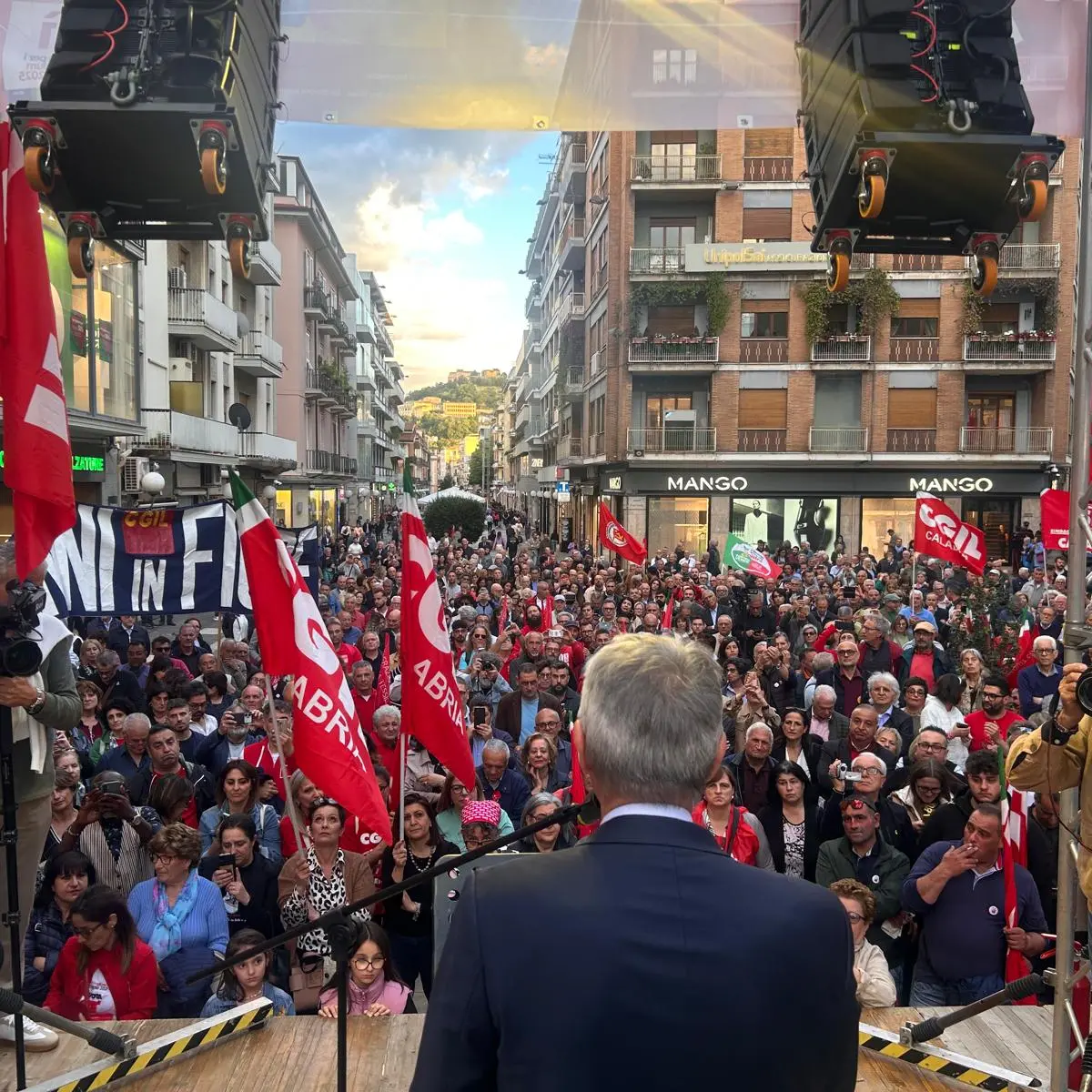Landini a Cosenza: “Referendum, battaglia per ridare diritti a chi non ne ha”