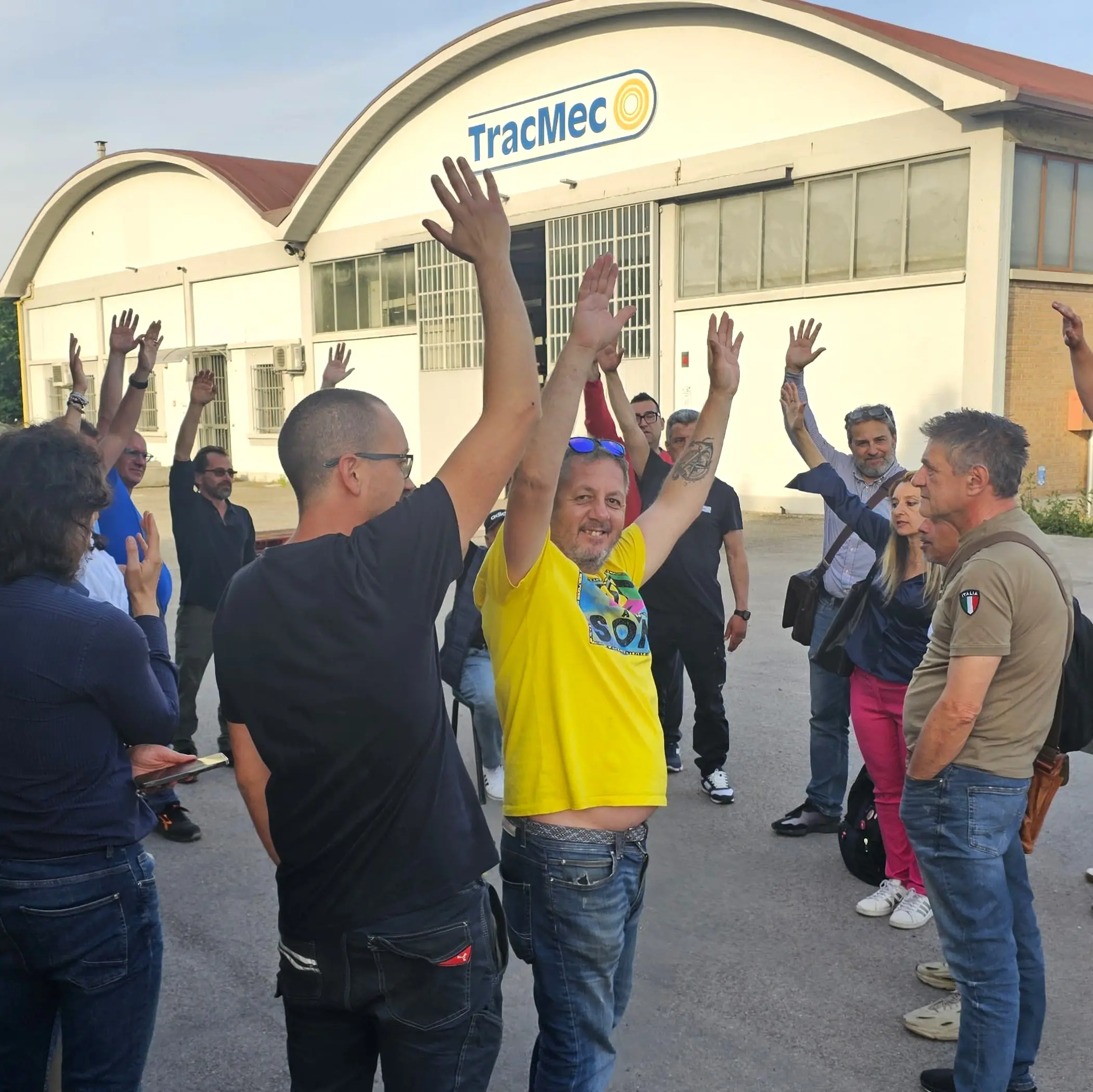 Tracmec ritira gli esuberi, al via la solidarietà