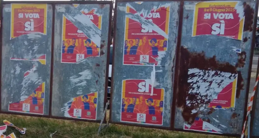 C’è chi li legge i manifesti. I fascisti li strappano. Succede a Modena in piena campagna referendaria