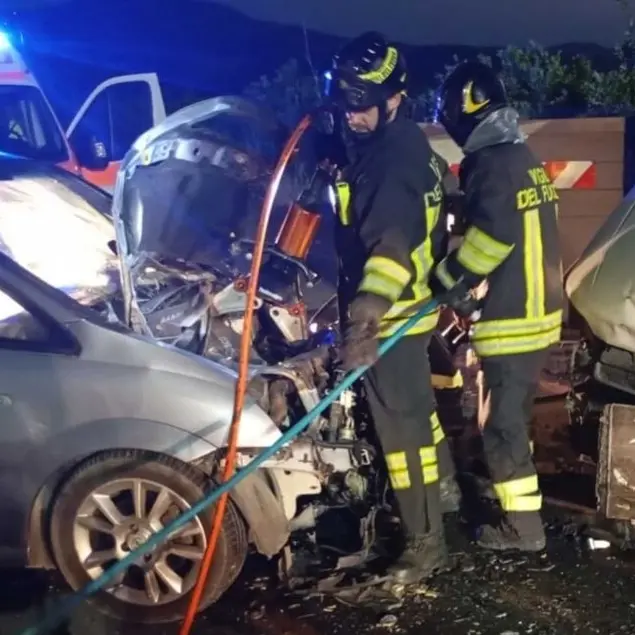 Scontro tra furgone carico di braccianti e un auto: 8 feriti nel Catanese