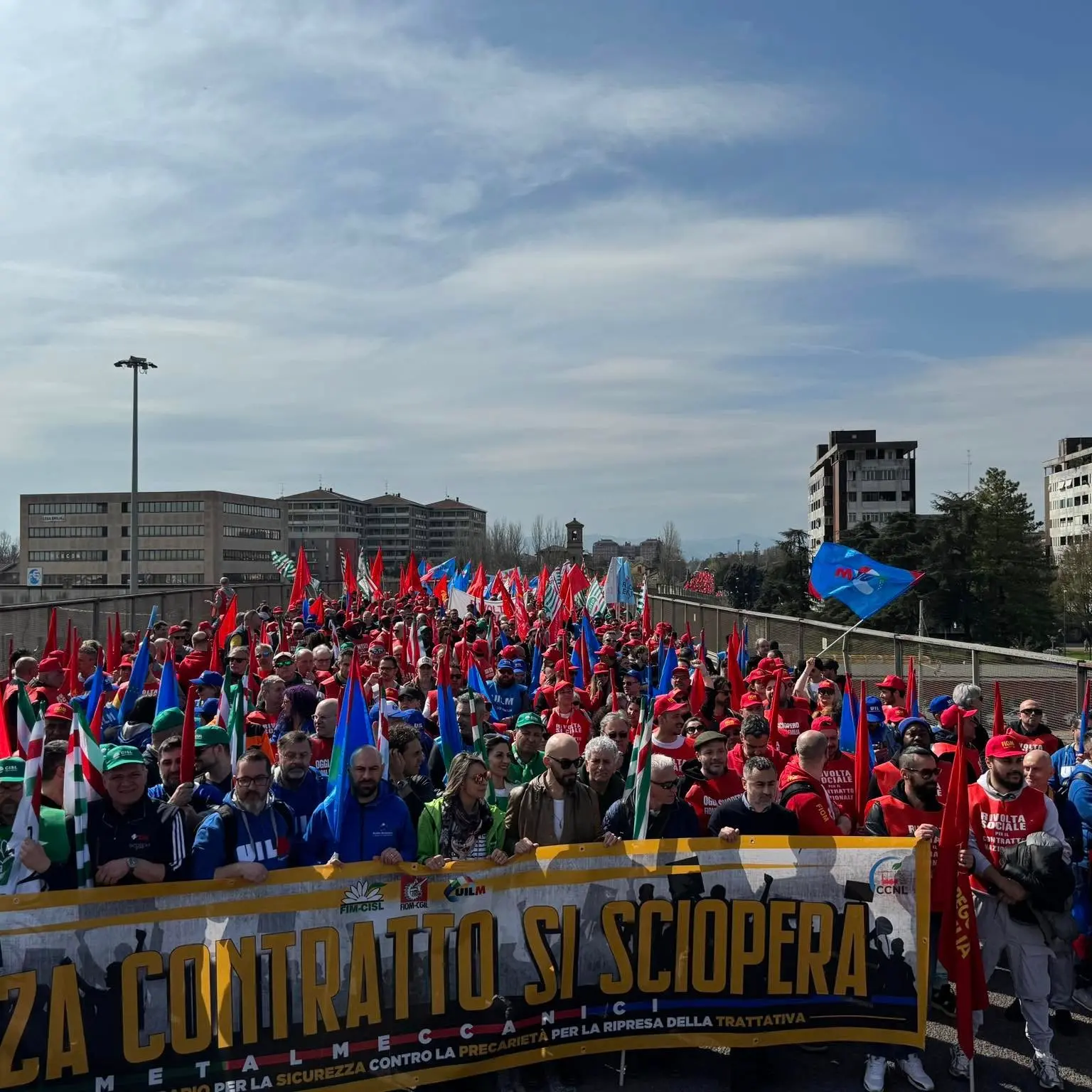 Da Reggio Emilia pronta la “spedizione dei mille” a Bologna per la mobilitazione delle tute blu