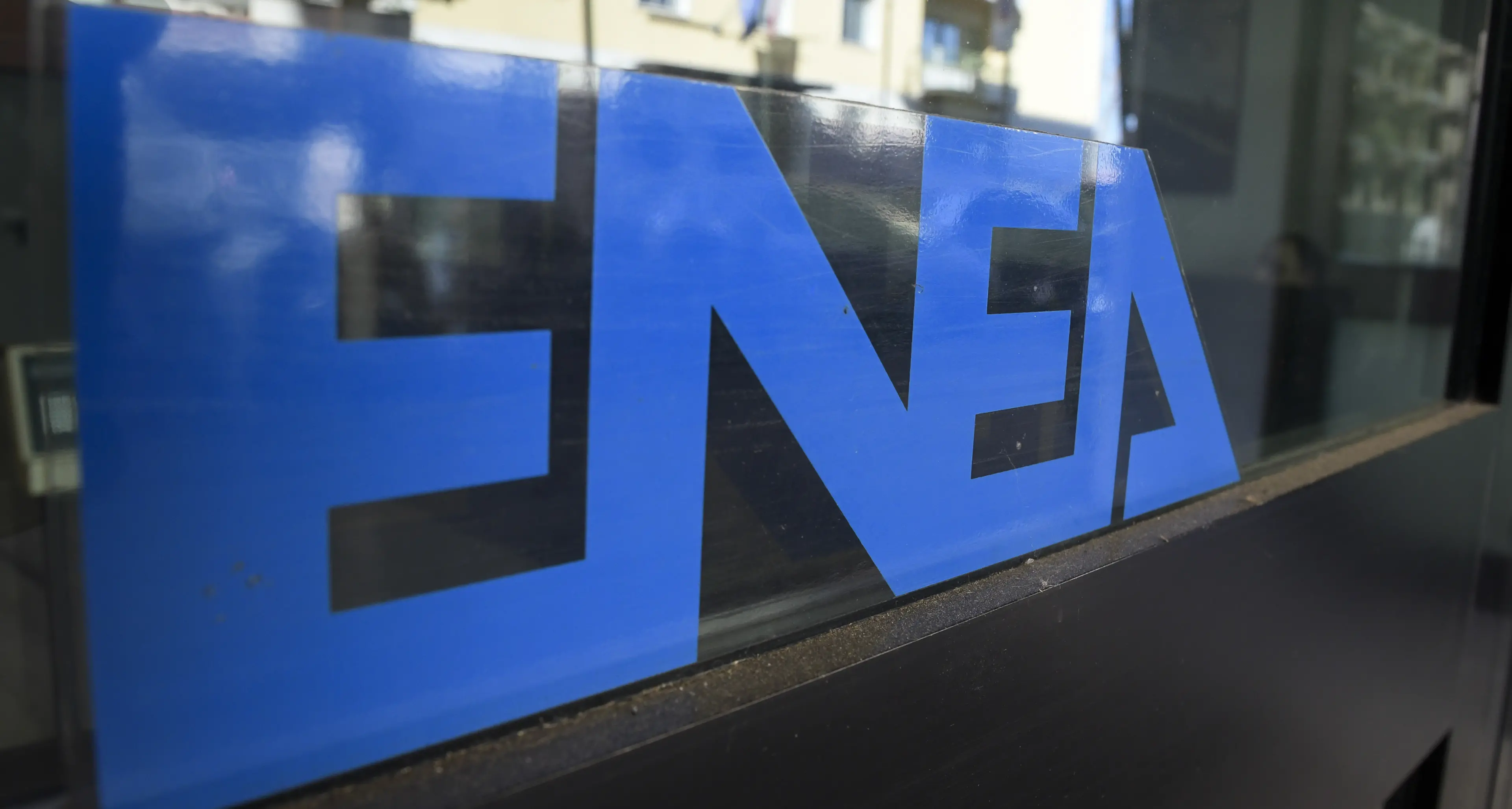 L’Enea si veste di nero