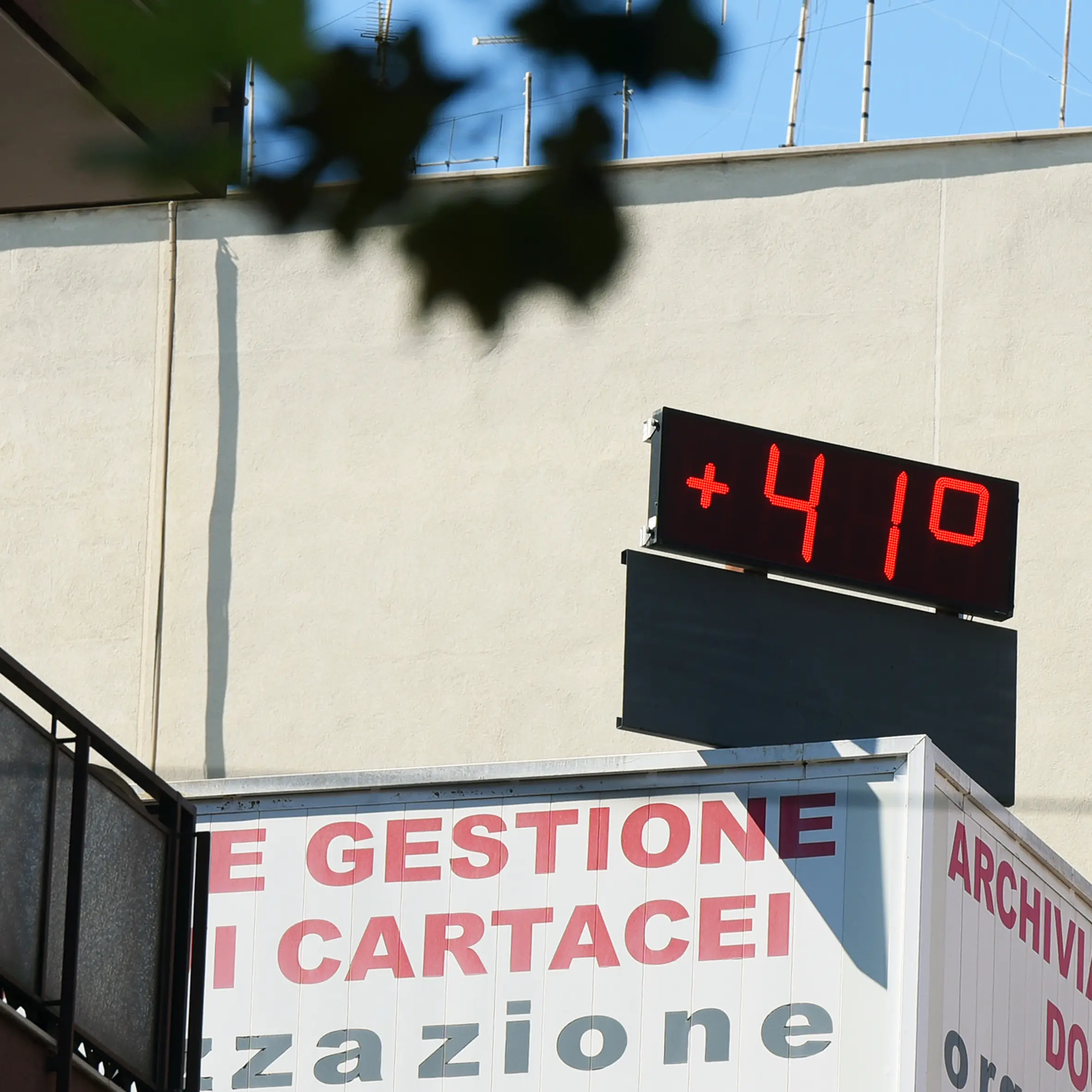 Torna l’afa, Cgil, Cisl e Uil Marche: “Fermare il lavoro nelle ore più calde”