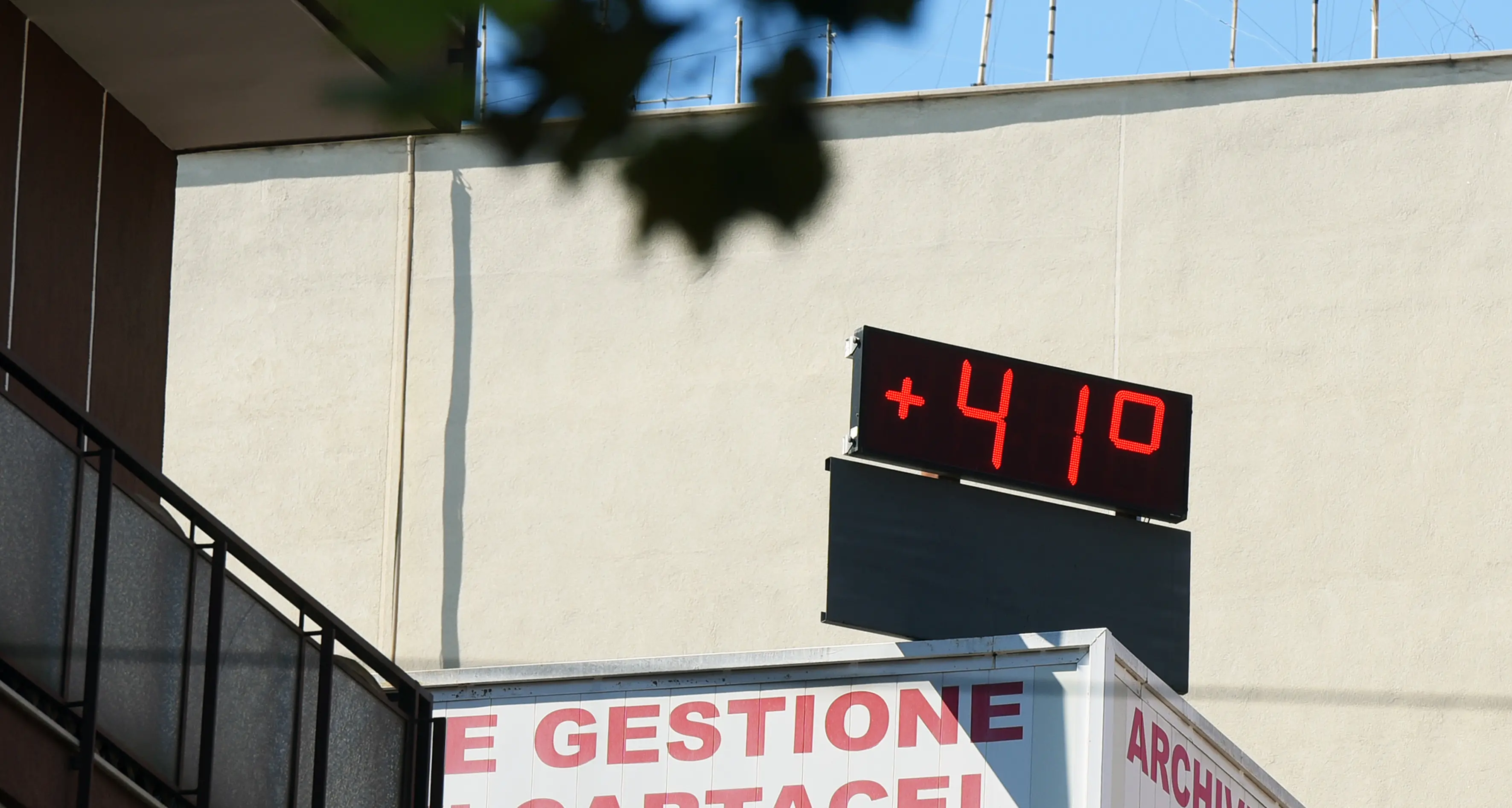Torna l’afa, Cgil, Cisl e Uil Marche: “Fermare il lavoro nelle ore più calde”