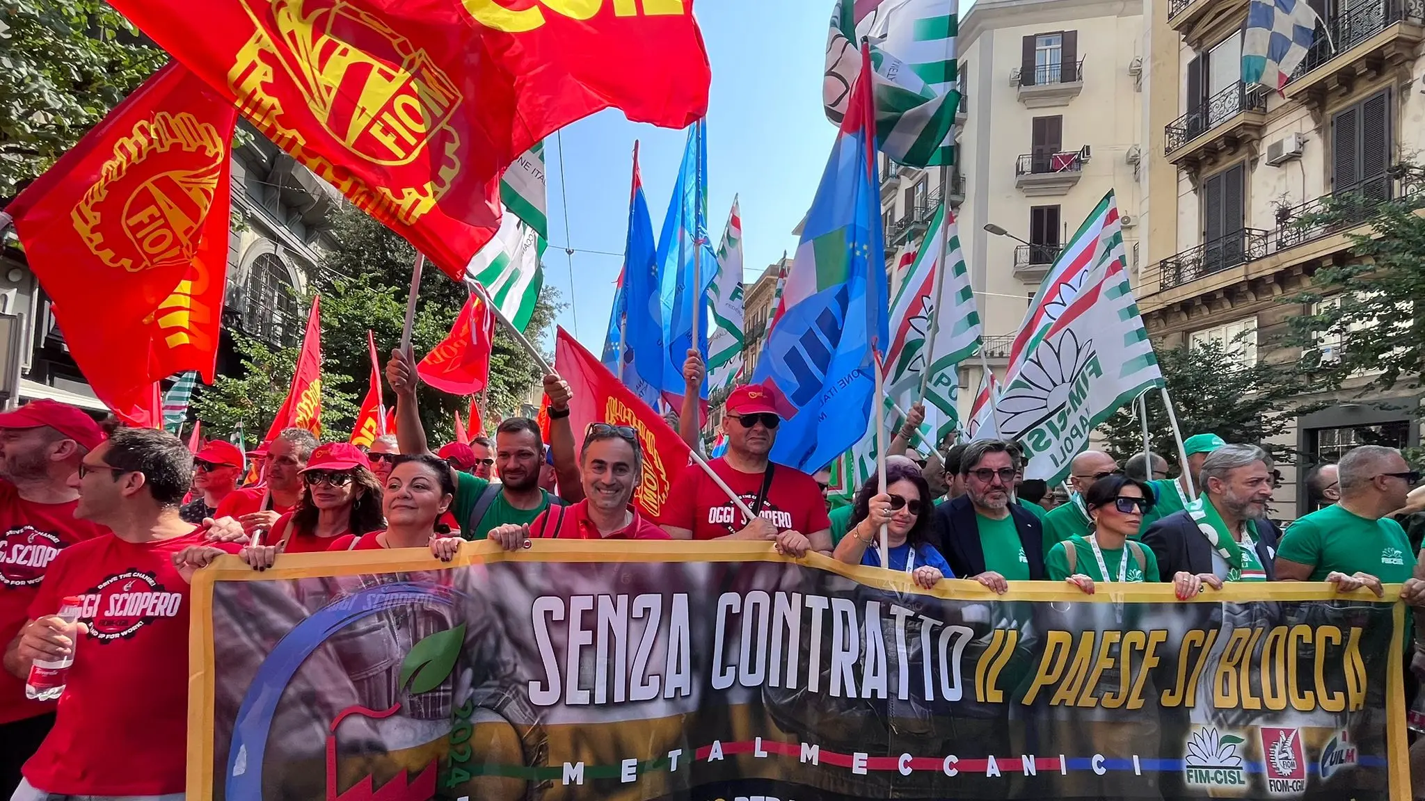<p>La testa del&nbsp;corteo a&nbsp;Napoli</p>\\n