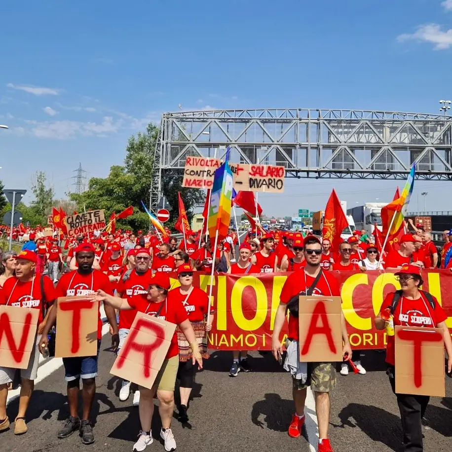 Metalmeccanici in piazza: “Vogliamo il contratto”