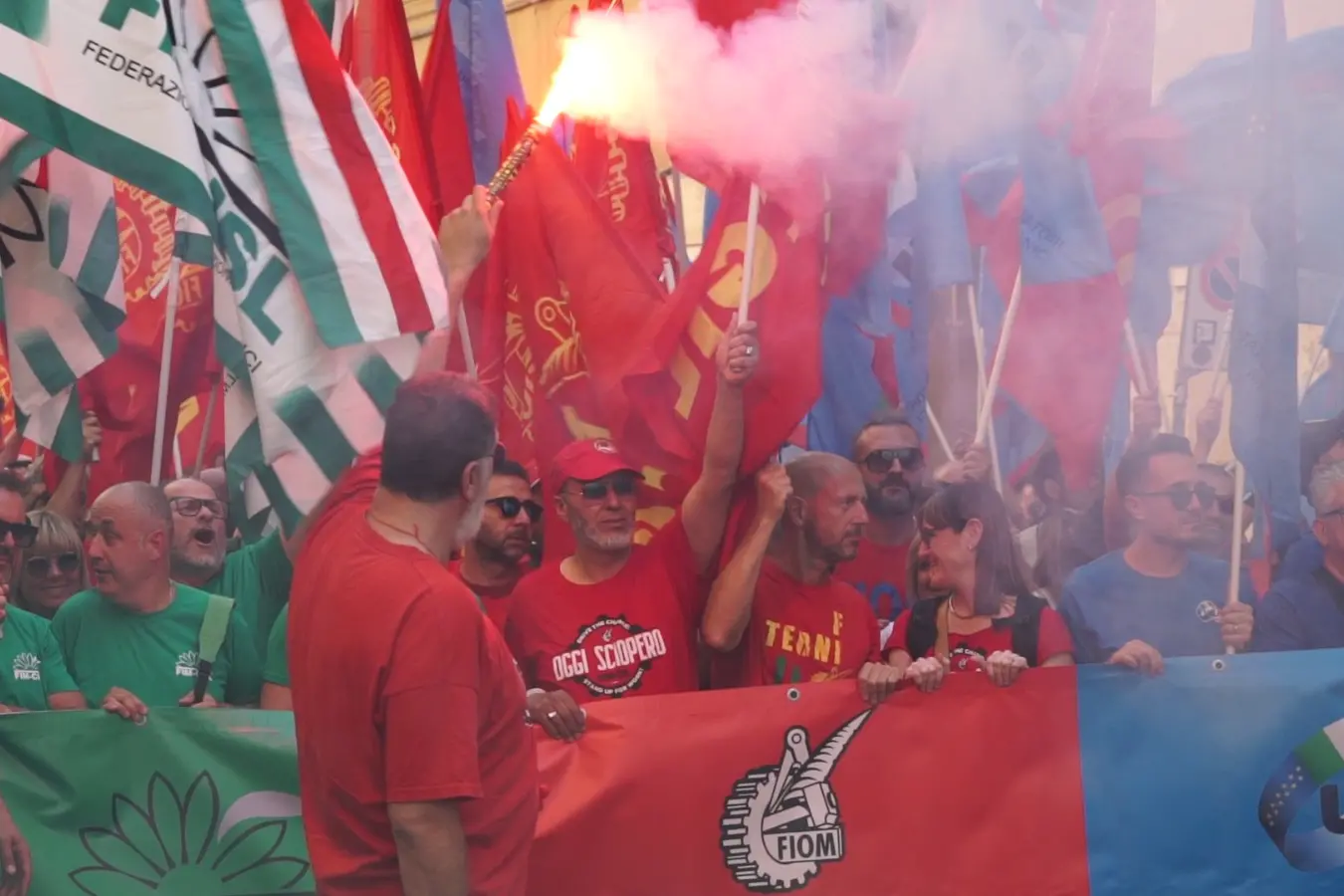 Ccnl Metalmeccanici, i lavoratori approvano il rinnovo