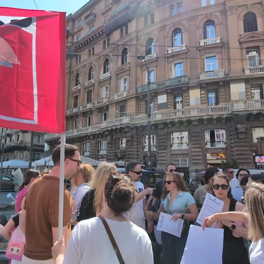 A Napoli presidio davanti Adecco per i somministrati di Prefetture e Questure