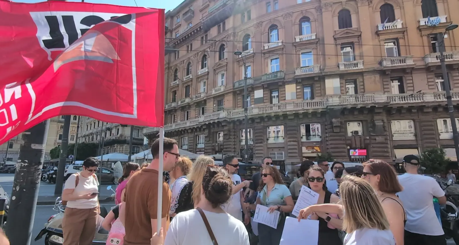 A Napoli presidio davanti Adecco per i somministrati di Prefetture e Questure