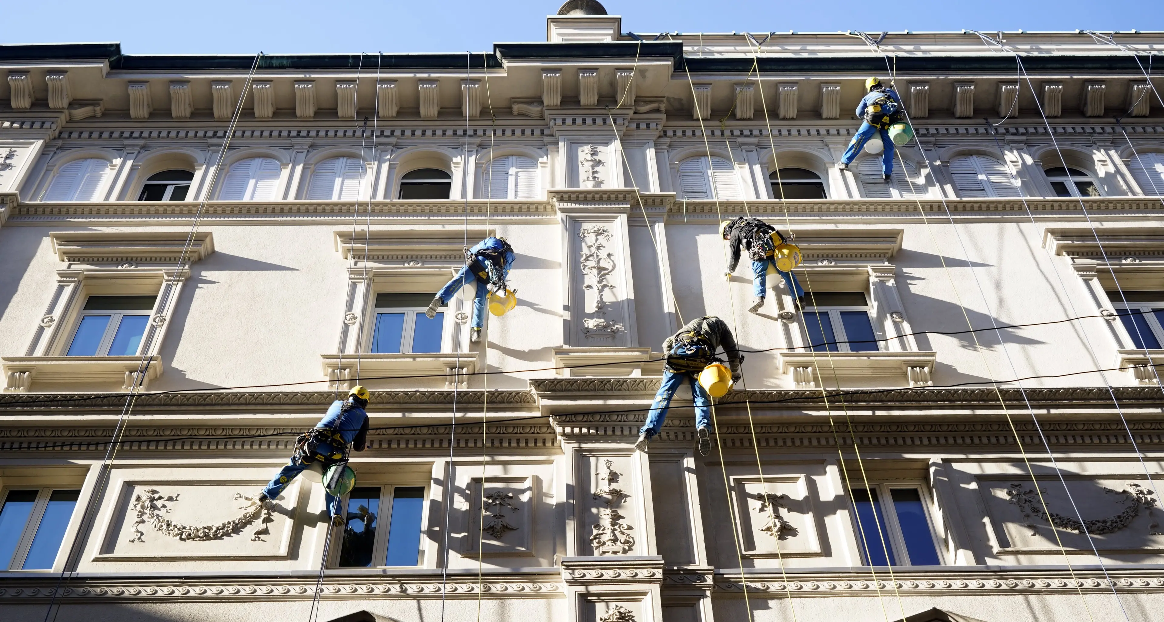 Santa Margherita Ligure, tre operai di una ditta di edilizia acrobatica feriti