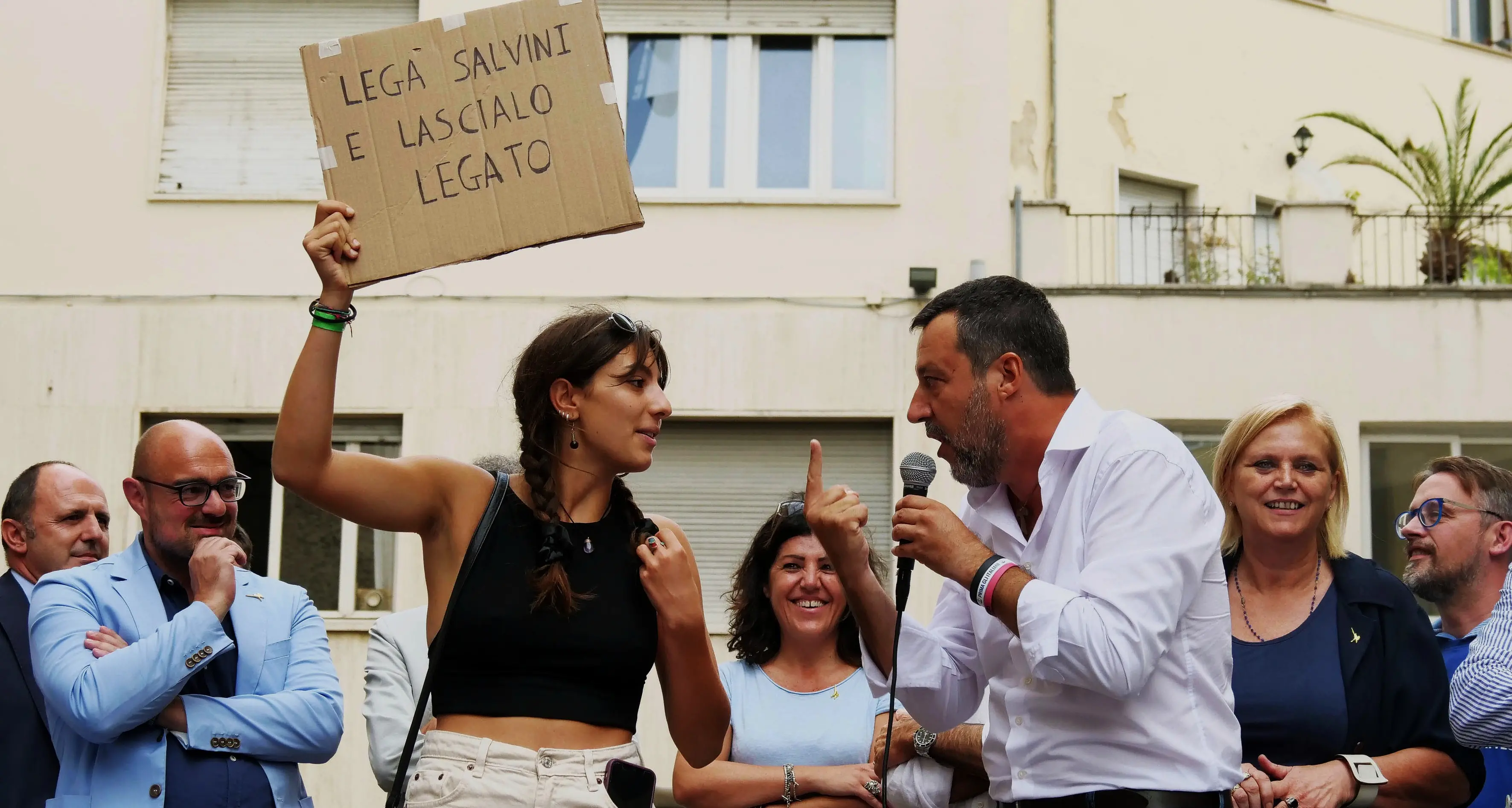 Reato di tortura, la risposta a Salvini: “Giù le mani da un simbolo di civiltà”