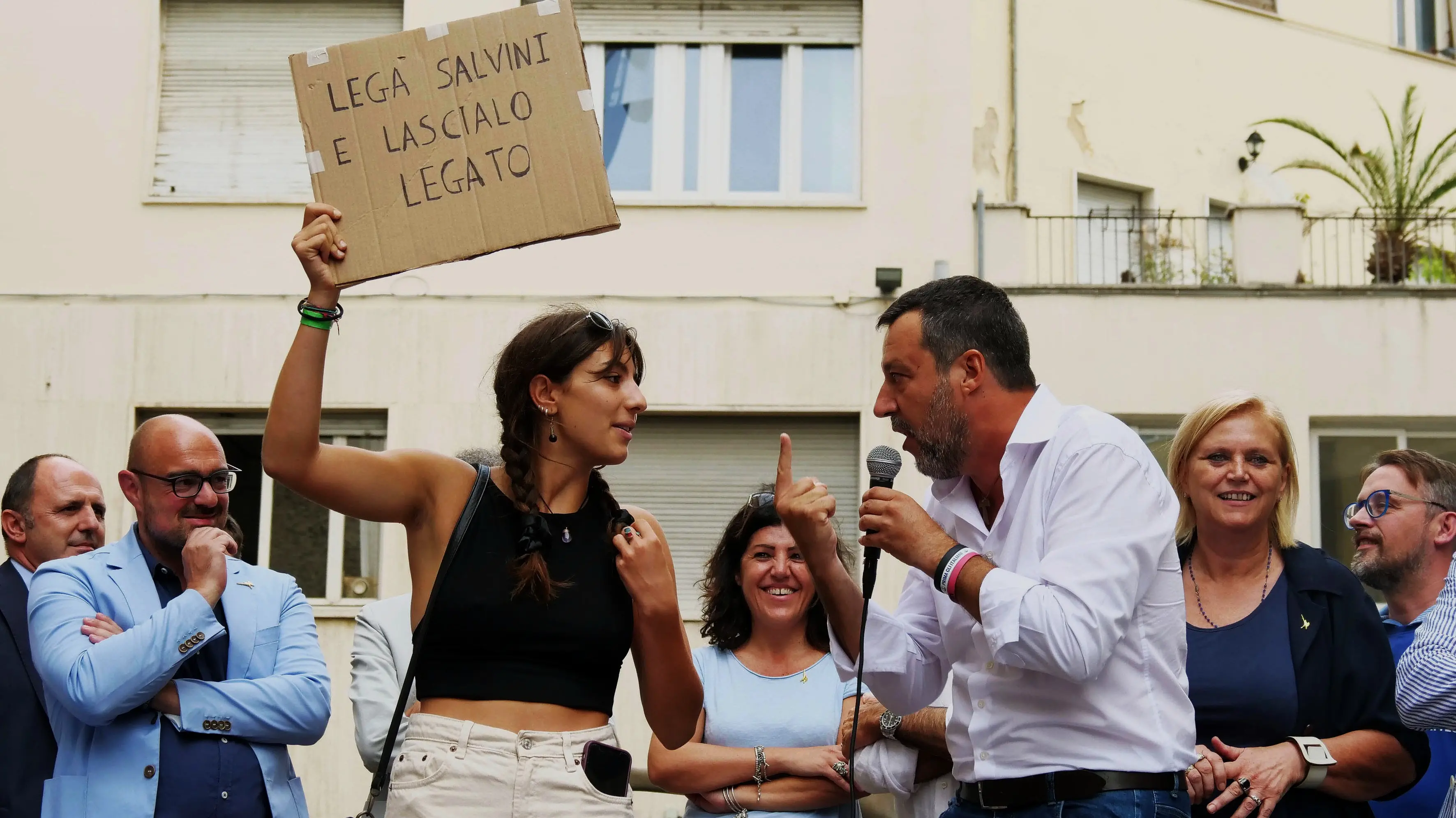 Reato di tortura, la risposta a Salvini: “Giù le mani da un simbolo di civiltà”