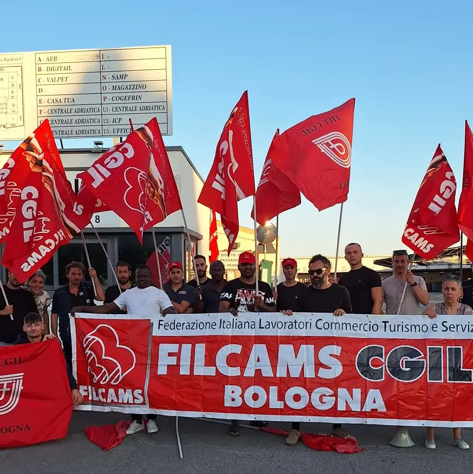 Easy Coop, continua la protesta dei lavoratori