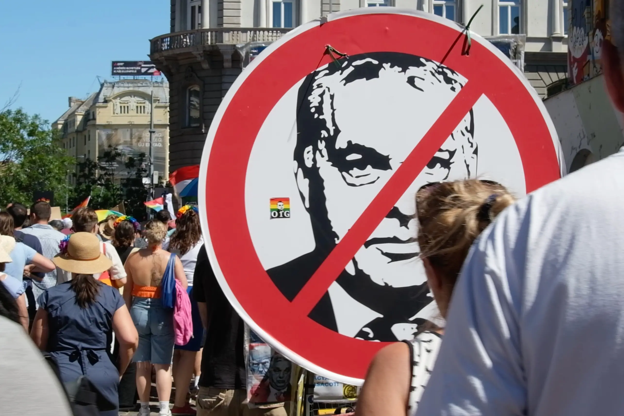 Caro Orbán, manifestare non è reato
