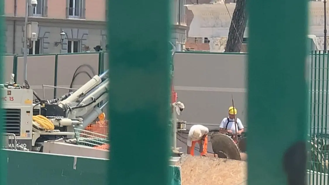 Roma, caldo record e cantieri aperti, nonostante l’ordinanza