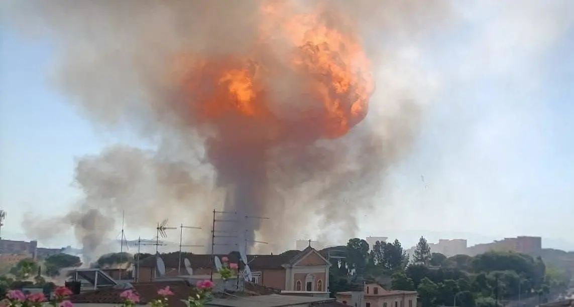 Bologna, esplode autocisterna: un morto e due feriti
