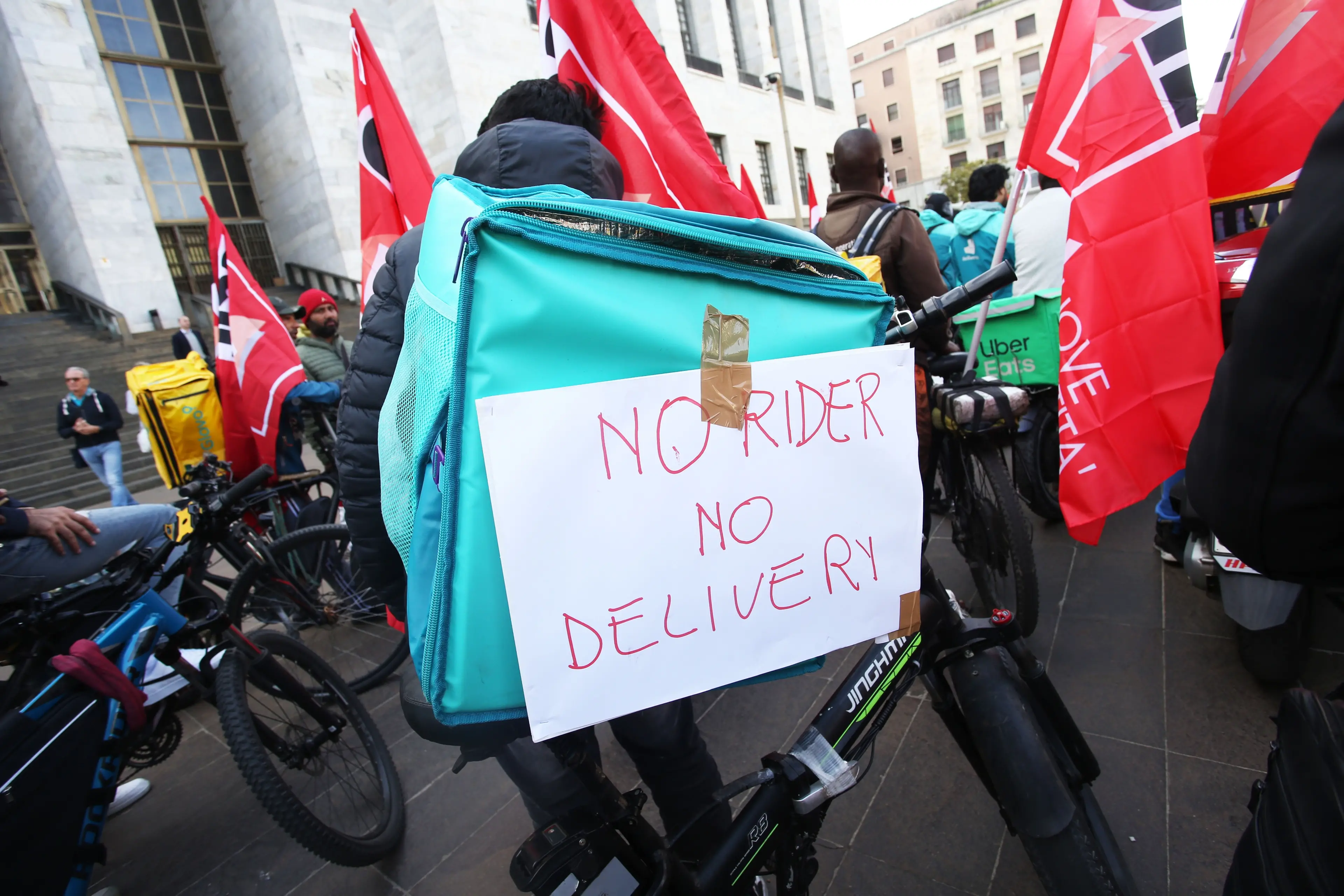 Algoritmi al lavoro: sindacati in campo per difendere i diritti