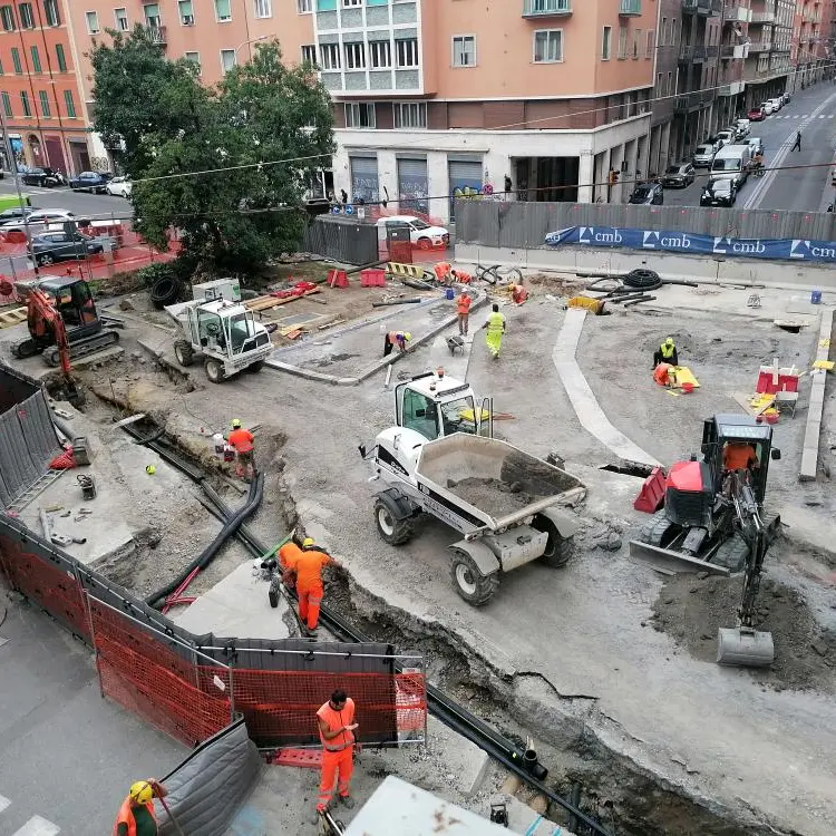 Bologna, sul lavoro ai cantieri del tram intesa contro il caldo tra Comune, Cmb e sindacati