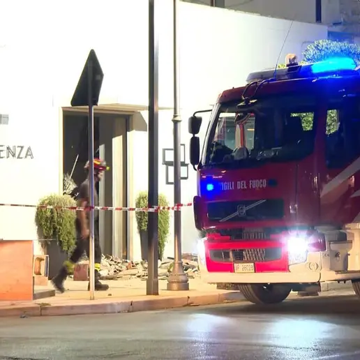 Terracina, crolla il tetto del ristorante stellato, morta la sommelier