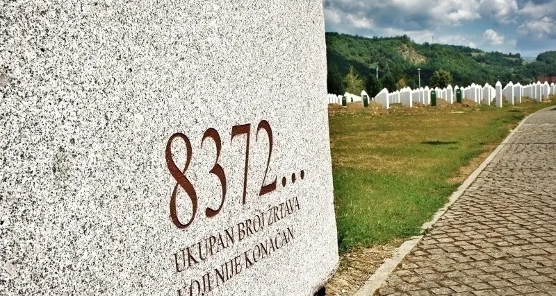 Il genocidio infinito. Battistel: “Ancora si seppelliscono i resti”