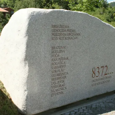 Il genocidio infinito. Battistel: “Ancora si seppelliscono i resti”