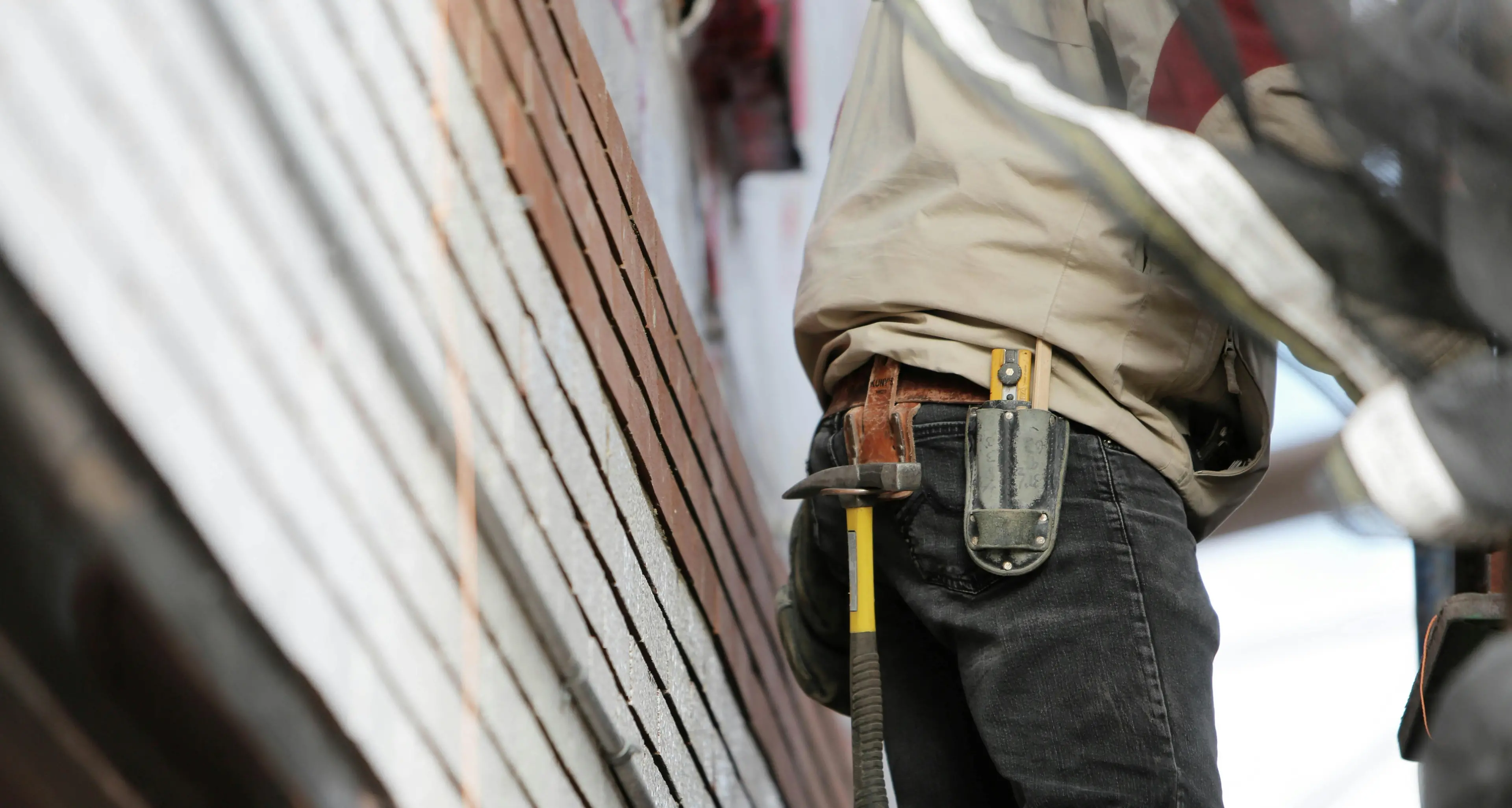 L’Italia dei vecchi lavoratori: pagano i giovani