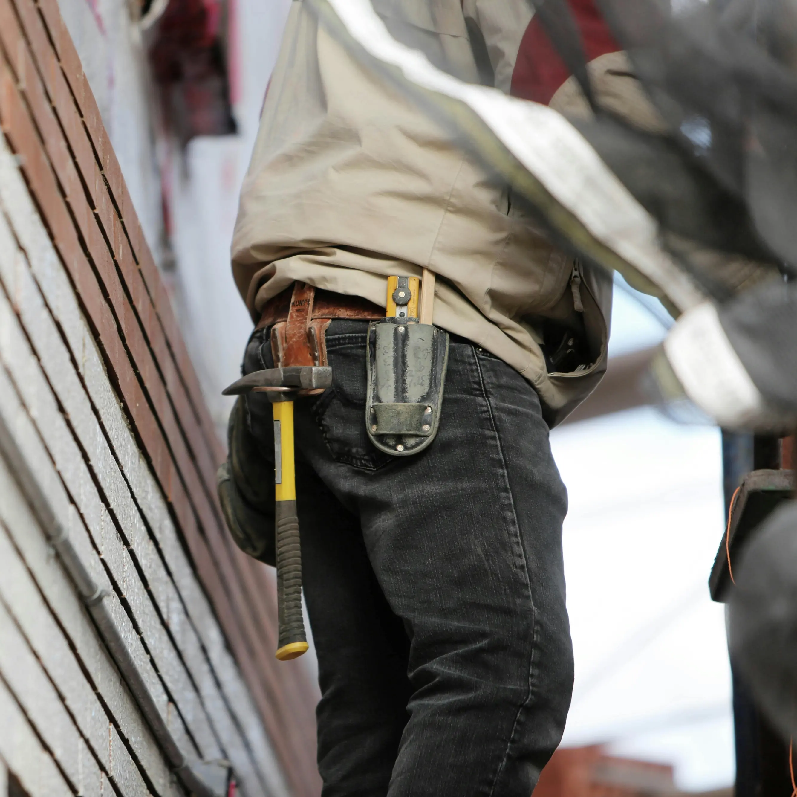 L’Italia dei vecchi lavoratori: pagano i giovani
