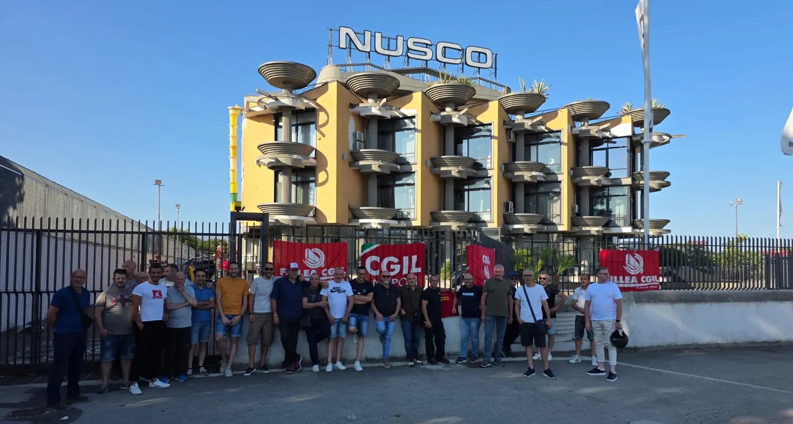 “Nel capannone oltre 40 gradi”. Sciopero alla Nusco Porte spa di Nola