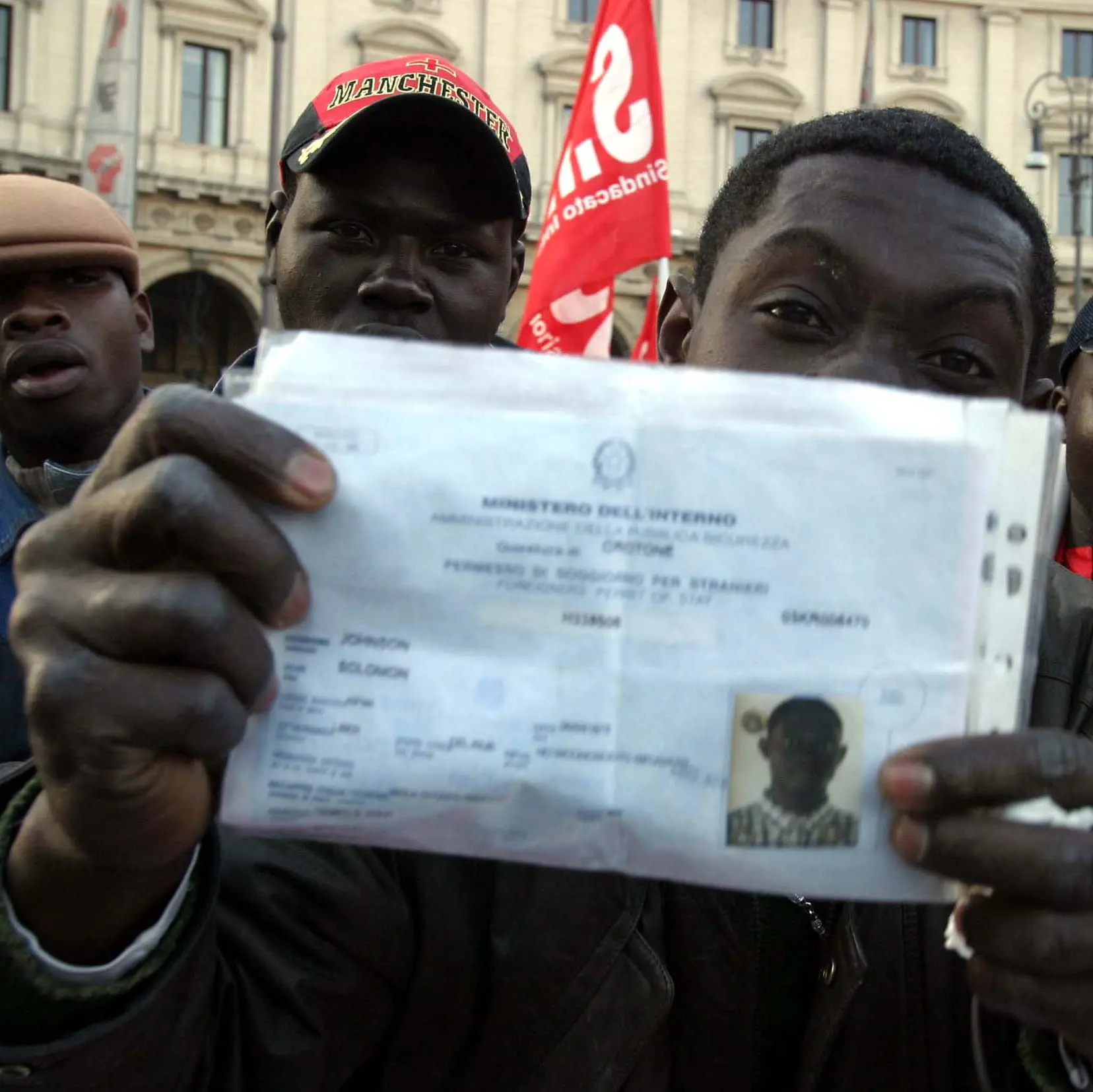 Migranti in coda, una sentenza per essere più umani