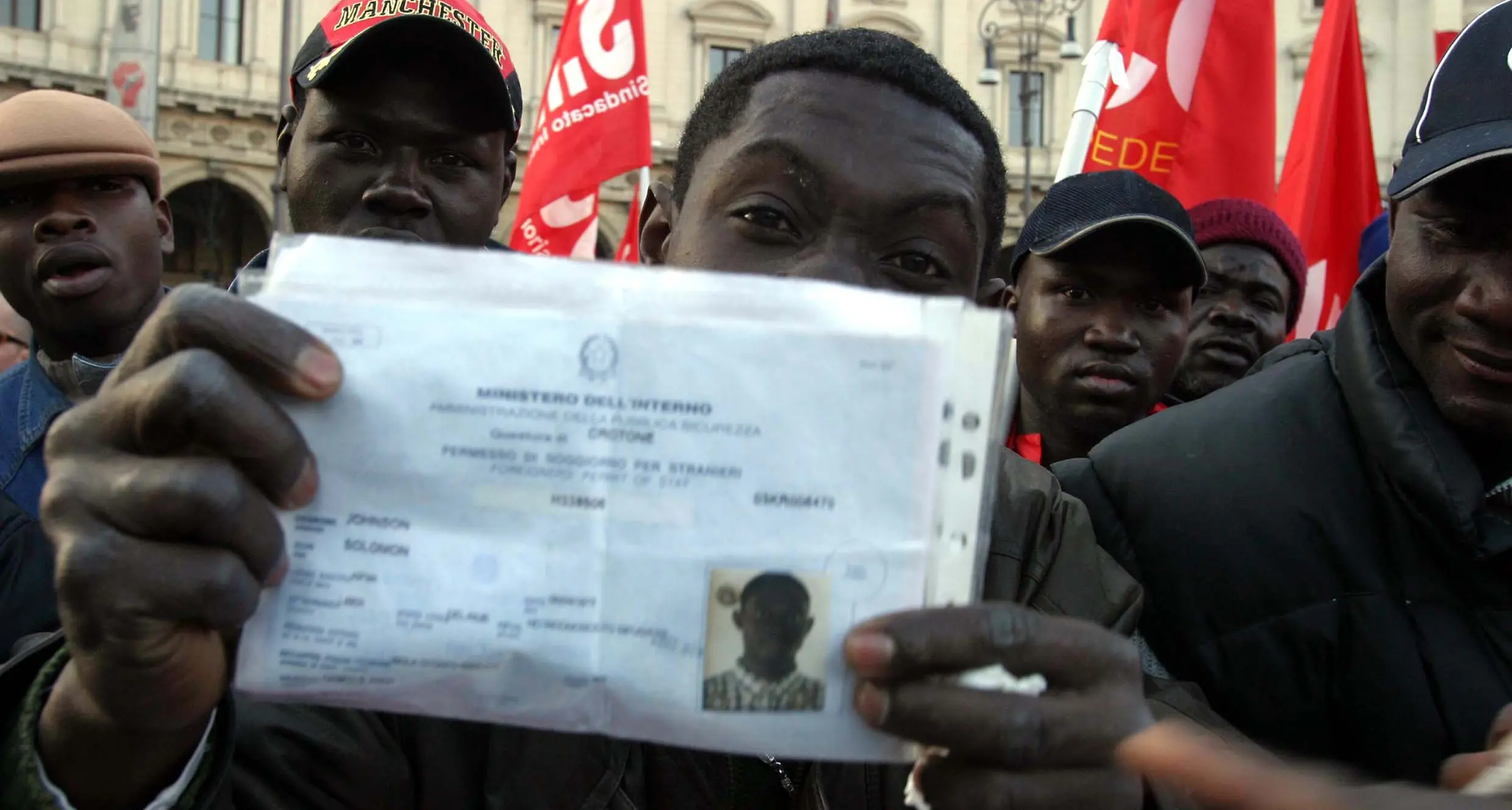 Migranti in coda, una sentenza per essere più umani